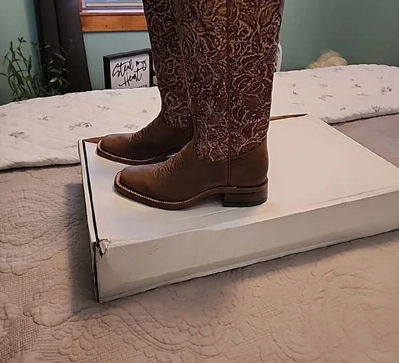 Boulet Elegant Brown Embroidered Look Heeled Boots - Picture 3 of 9